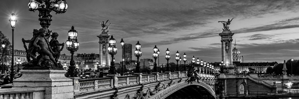 Pont Alexandre III à Paris de nuit